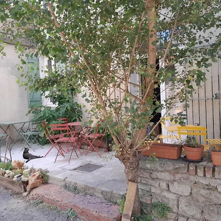 Le Prieure Bed & Breakfast *