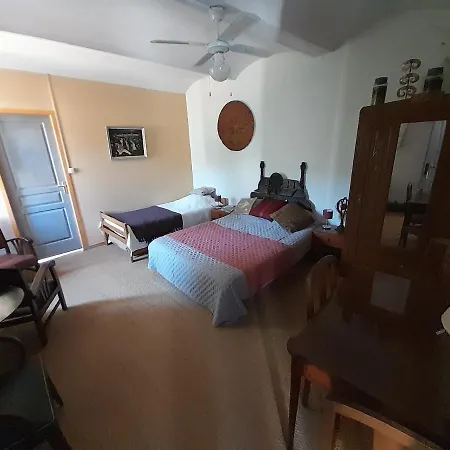 Le Prieure Couette-café Saint-Florent-sur-Auzonnet